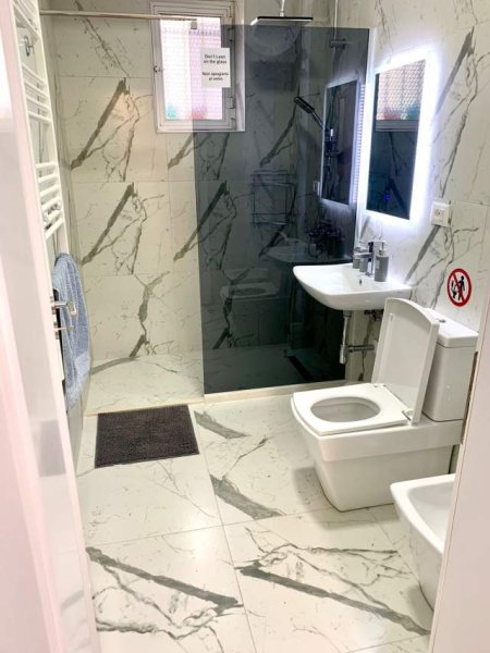 Tirane, jepet me qera apartament 1+1 Kati 1, 64 m² 550 Euro (karll gega)