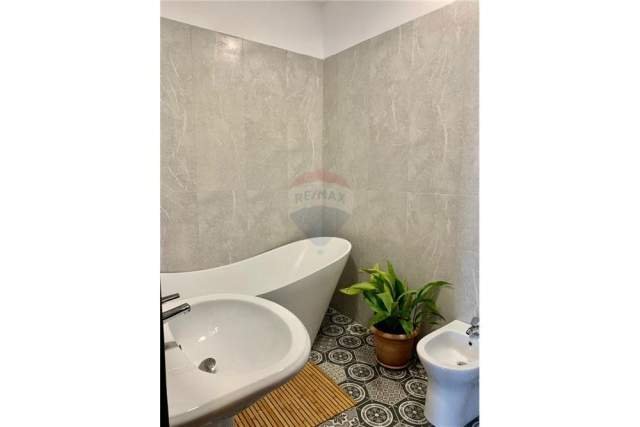 Tirane, jepet me qera apartament 2+1+A+BLK Kati 5, 155 m² 1.300 Euro (kopshti zoologjik)