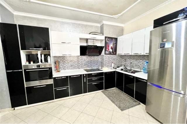 Tirane, shitet apartament 3+1 Kati 8, 114 m² 120.000 Euro (Pallatet Cabej)