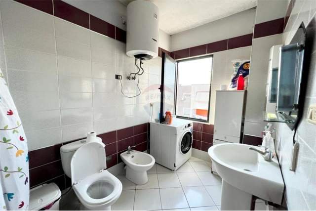 Tirane, shitet apartament 3+1 Kati 8, 114 m² 120.000 Euro (Pallatet Cabej)