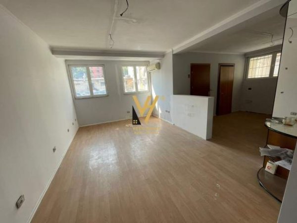 Tirane, shitet dyqan Kati 0, 140 m² 550.000 Euro (blloku)