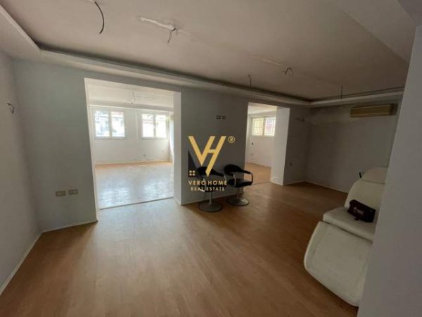 Tirane, shitet dyqan Kati 0, 140 m² 550.000 Euro (blloku)