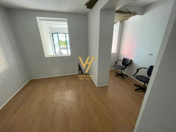 Tirane, shitet dyqan Kati 0, 140 m² 700.000 Euro (blloku)