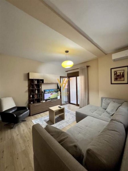 Tirane, jepet me qera apartament 1+1 Kati 9, 71 m² 800 Euro (myslym shyri)