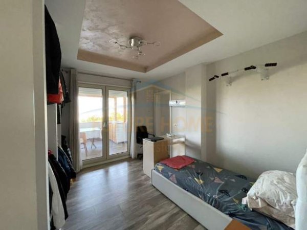 Tirane, shitet apartament Kati 7, 197 m² 260.000 Euro (Prane Xhamise)