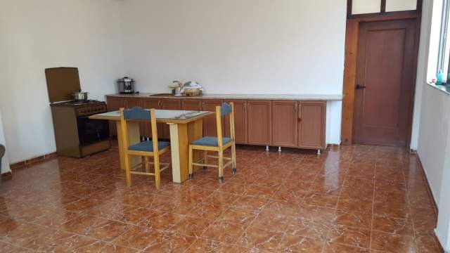 Tirane, jepet me qera apartament Kati 3, 35.000 Leke (Rruga Ferit Xhajko)