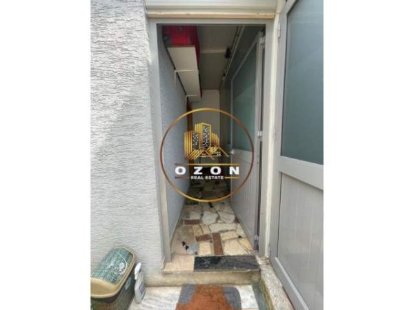 Tirane, jepet me qera apartament 1+1 Kati 1, 20 m² 250 Euro (21 DHJETORI)