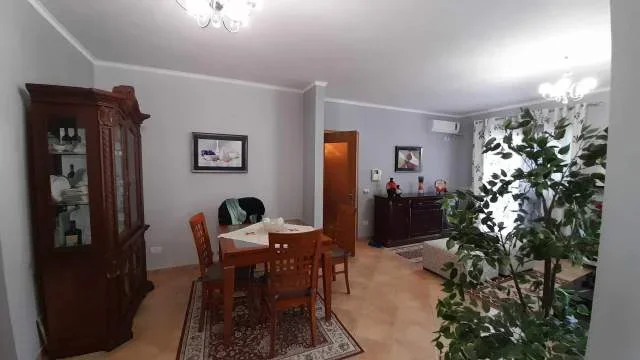 Durres, jepet me qera apartament 2+1+A+BLK Kati 2, 125 m² 500 Euro (Rruga Egnatia)