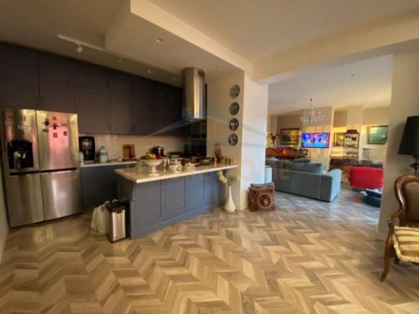 Tirane, shitet apartament Kati 8, 249 m² 310.000 Euro (Kompleksi Golden Park)