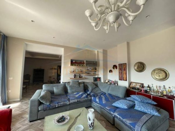 Tirane, shitet apartament Kati 8, 249 m² 310.000 Euro (Kompleksi Golden Park)