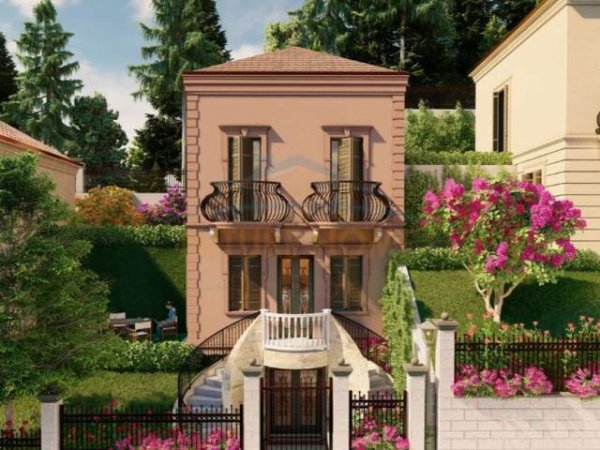 Korce, shitet Vile 5+1+A Kati 0, 148 m² 300.000 Euro (korce)