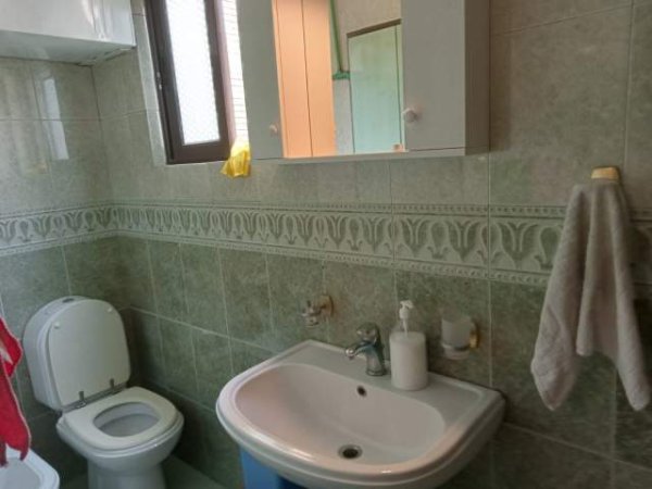Tirane, jepet me qera apartament 2+1 Kati 2, 75 m² 40.000 Leke (Ali Baushi)
