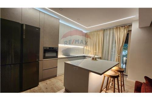 Tirane, jepet me qera 2+1 140 m² 1.500 Euro