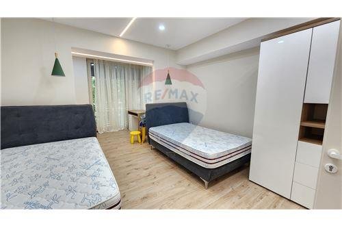 Tirane, jepet me qera 2+1 140 m² 1.500 Euro