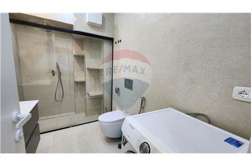 Tirane, jepet me qera 2+1 140 m² 1.500 Euro
