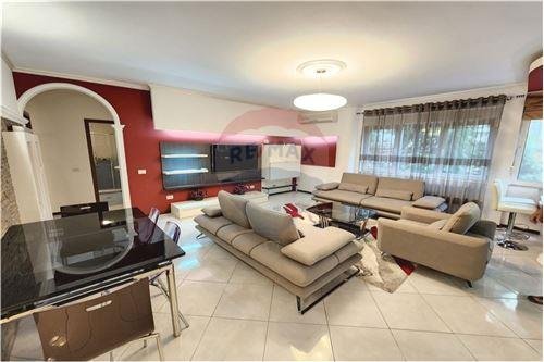 Tirane, jepet me qera apartament 2+1 Kati 2, 117 m² 750 Euro