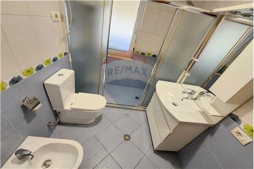 Tirane, jepet me qera apartament 2+1 Kati 2, 117 m² 750 Euro
