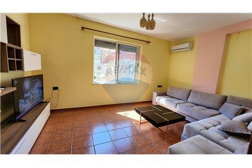 Tirane, jepet me qera apartament 2+1 Kati 5, 81 m² 600 Euro