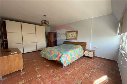 Tirane, jepet me qera apartament 2+1+BLK Kati 7, 130 m² 550 Euro
