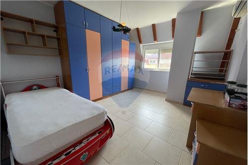Tirane, jepet me qera apartament 2+1+BLK Kati 7, 130 m² 550 Euro