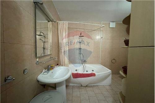 Tirane, jepet me qera apartament 2+1+BLK Kati 7, 130 m² 550 Euro