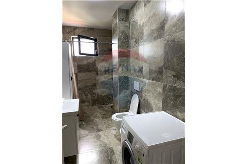 Tirane, jepet me qera apartament 1+1 65 m² 400 Euro
