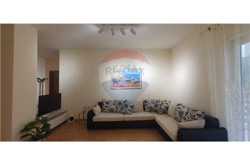 Tirane, jepet me qera apartament 2+1 Kati 3, 115 m² 750 Euro