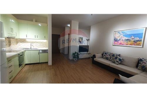 Tirane, jepet me qera apartament 2+1 Kati 3, 115 m² 750 Euro