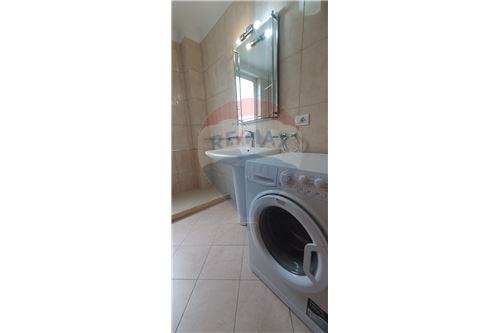 Tirane, jepet me qera apartament 2+1 Kati 3, 115 m² 750 Euro