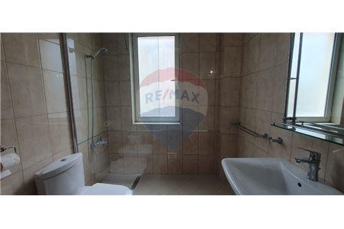 Tirane, jepet me qera apartament 2+1 Kati 3, 115 m² 750 Euro