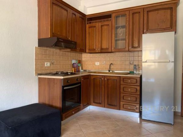 Tirane, ofert apartament 1+1 Kati 4, 45 m² 500 Euro (Rruga e Durresit)