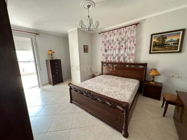 Tirane, jepet me qera apartament 2+1 Kati 4, 160 m² 550 Euro (Tregu Elektrik)