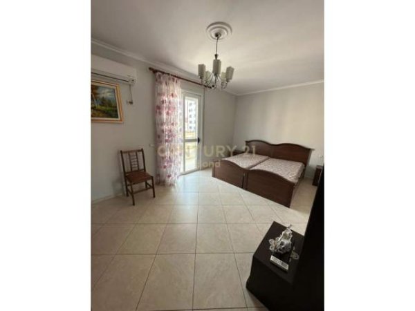 Tirane, jepet me qera apartament 2+1 Kati 4, 160 m² 550 Euro (Tregu Elektrik)