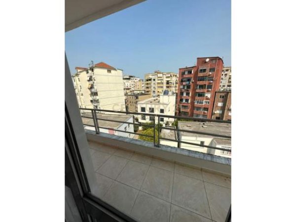 Tirane, jepet me qera apartament 2+1 Kati 4, 160 m² 550 Euro (Tregu Elektrik)
