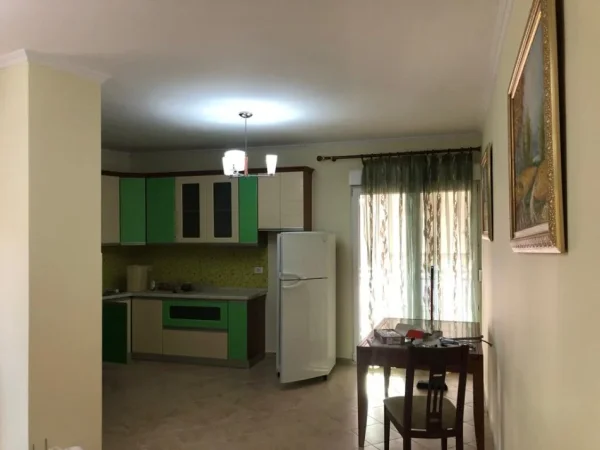 Tirane, jepet me qera zyre Kati 4, 160 m² 900 € (Myslym Shyri)