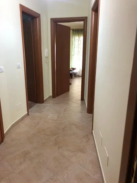 Tirane, jepet me qera zyre Kati 4, 160 m² 900 € (Myslym Shyri)