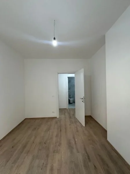 Tirane, shitet apartament 2+1+Ballkon Kati 2, 84 m² 104.500 € (Univers)