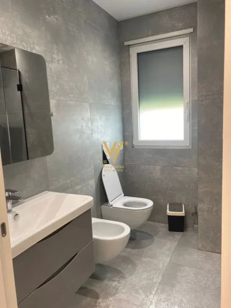 Tirane, jepet me qera apartament 3+1+Ballkon Kati 2, 173 m² 1.800 € (LIQENI I THATE)