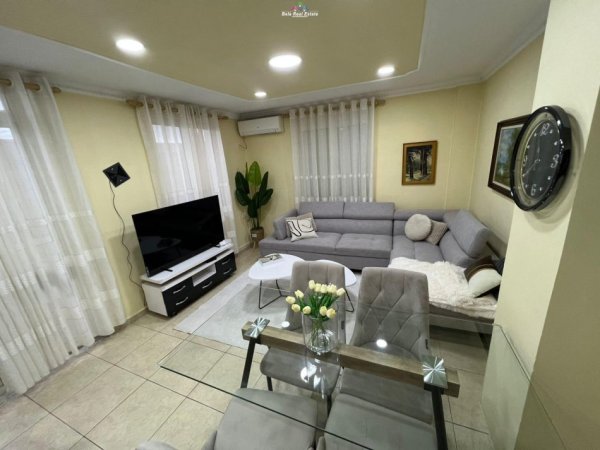 Tirane, jepet me qera apartament 1+1+Ballkon Kati 3, 70 m² 620 € (prane OSHE-se)