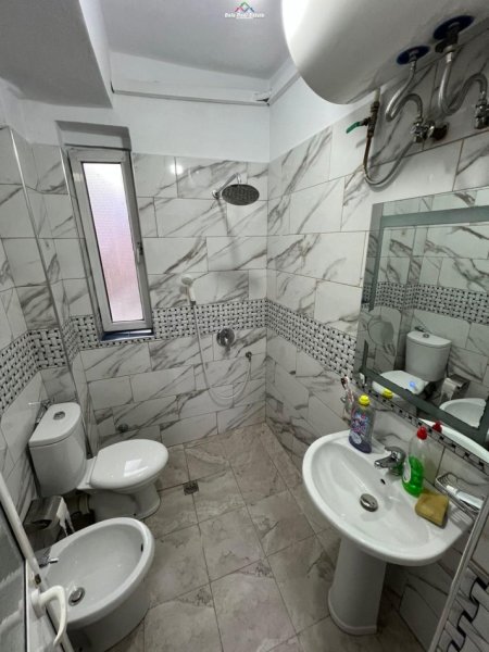 Tirane, jepet me qera apartament 1+1+Ballkon Kati 3, 70 m² 620 € (prane OSHE-se)