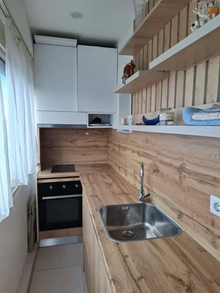 Vlore, jepet me qera apartament 1+1 Kati 5, 6 m² 250 €