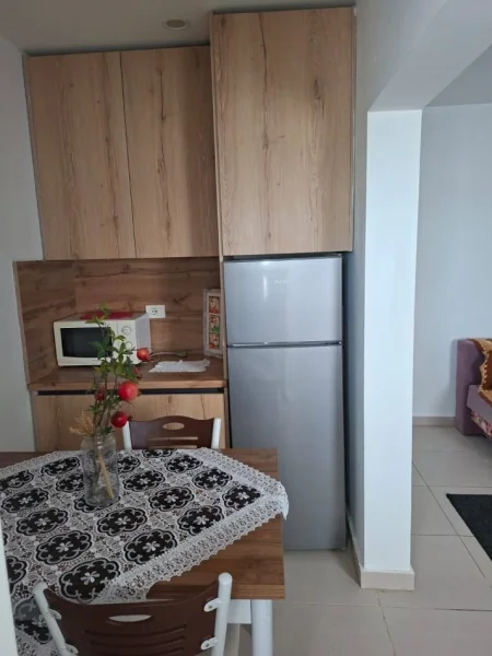 Vlore, jepet me qera apartament 1+1 Kati 5, 6 m² 250 €