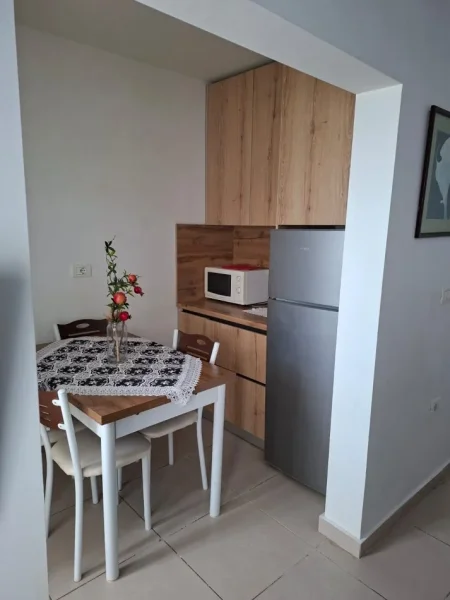Vlore, jepet me qera apartament 1+1 Kati 5, 6 m² 250 €