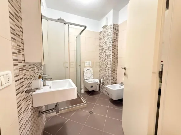 Tirane, jepet me qera apartament 2+1 Kati 3, 110 m² 500 € 