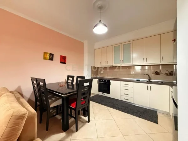 Tirane, jepet me qera apartament 2+1 Kati 3, 110 m² 500 € 