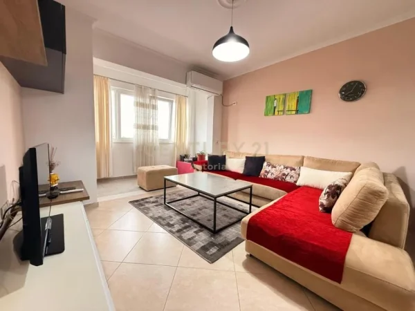 Tirane, jepet me qera apartament 2+1 Kati 3, 110 m² 500 € 