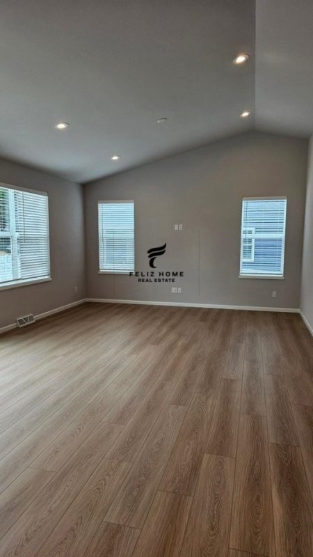 Tirane, jepet me qera zyre Kati 1, 80 m² 600 € (DON BOSKO)