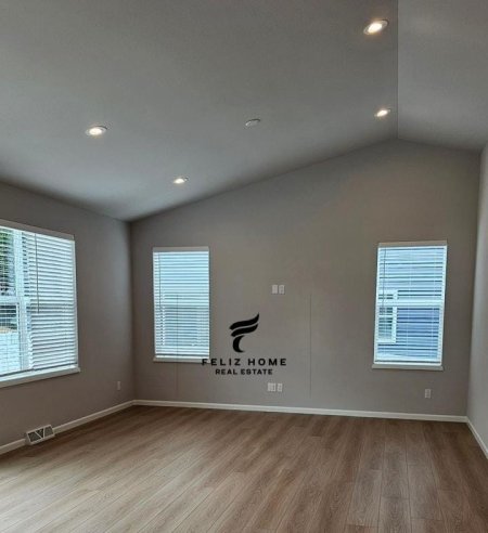 Tirane, jepet me qera zyre Kati 1, 80 m² 600 € (DON BOSKO)