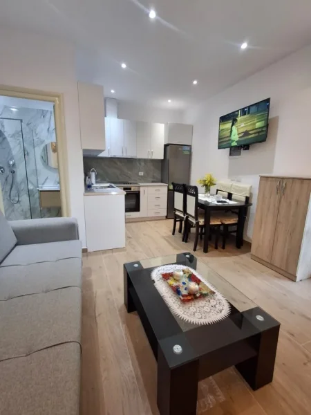 Vlore, jepet me qera garsonier 1+1 , 250 € 