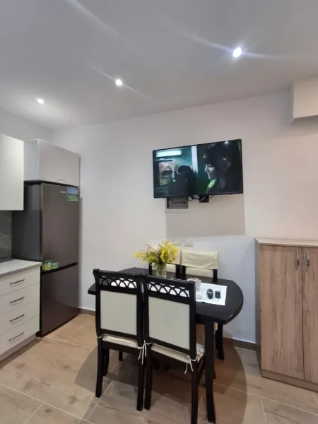 Vlore, jepet me qera garsonier 1+1 , 250 € 